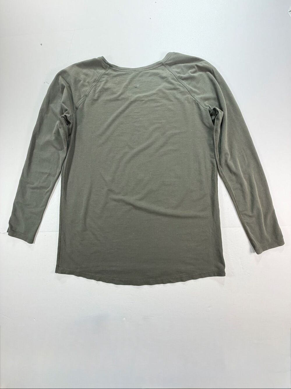 Lululemon Women’s Size 6 Long Sleeve Shirt Olive Green Scoop Neck Curved Hem
